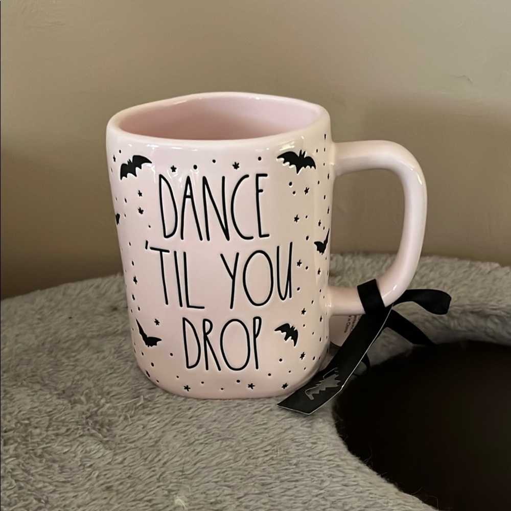Rae dunn Halloween Skeleton mug NWT